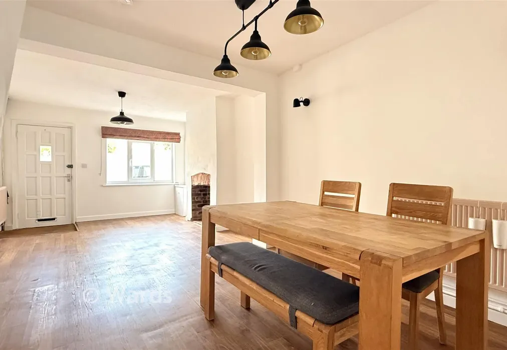 Lounge/Diner - Essex Street, Whitstable, Kent - Wards of Kent