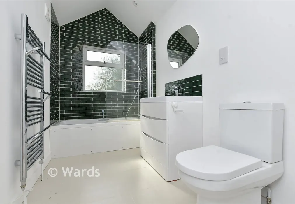 Bathroom - Essex Street, Whitstable, Kent - Wards of Kent