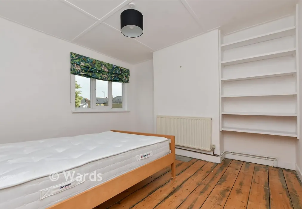Bedroom 1 - Essex Street, Whitstable, Kent - Wards of Kent