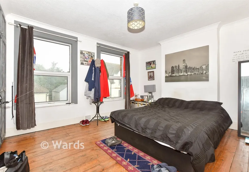 Bedroom 1 - London Road, Dover, Kent - Wards of Kent