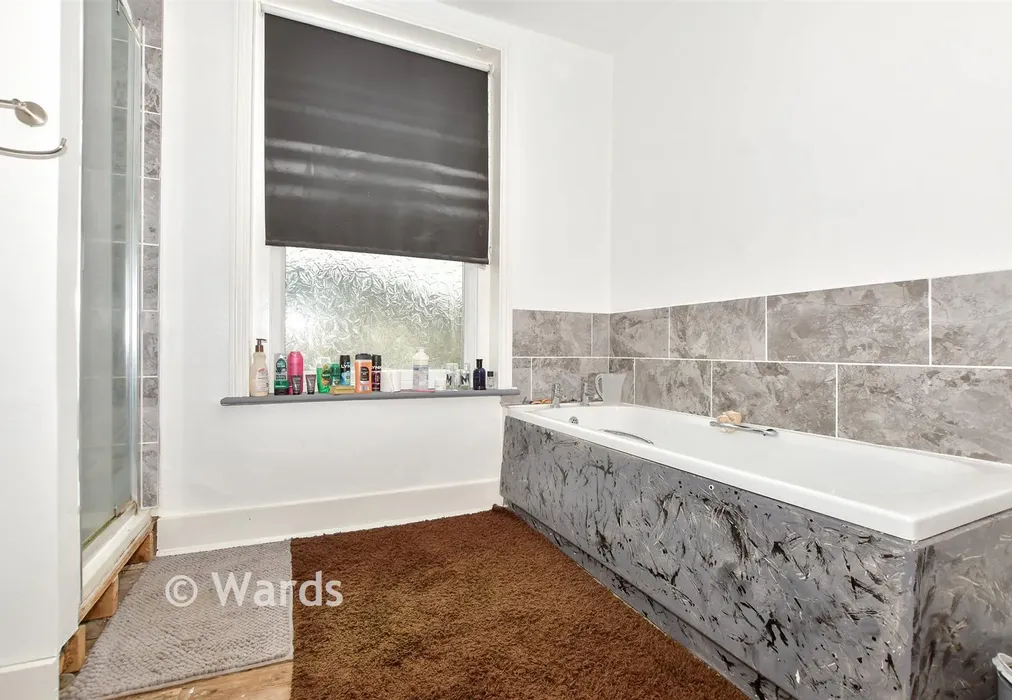 Bathroom - London Road, Dover, Kent - Wards of Kent