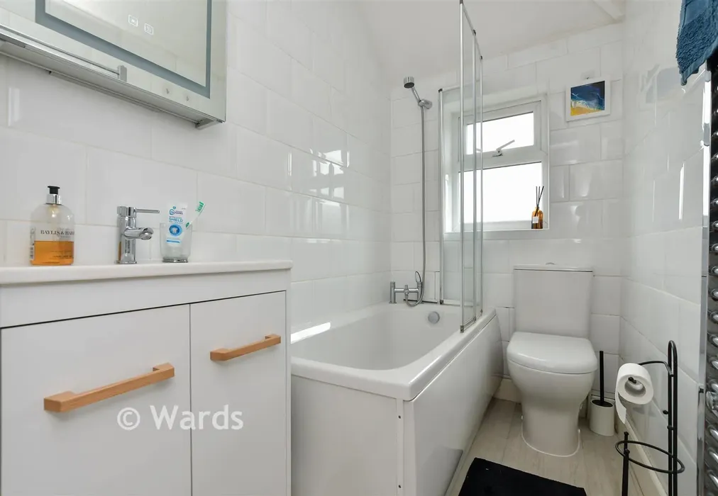 Bathroom - Victoria Road, Broadstairs, Kent - Wards of Kent