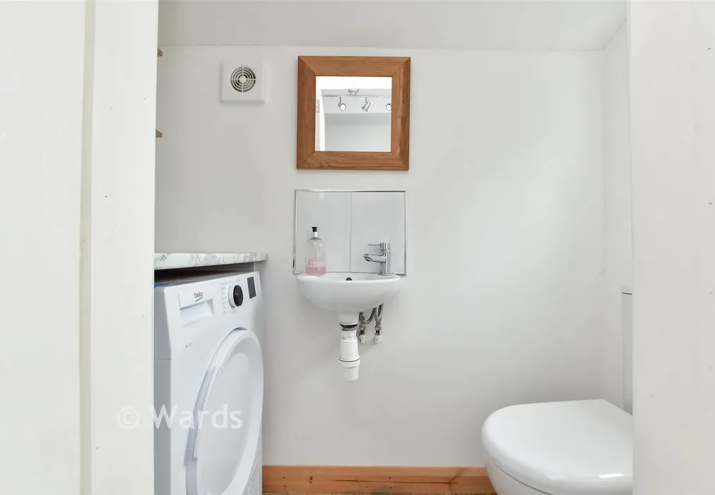 Cloakroom - Victoria Road, Broadstairs, Kent - Wards of Kent