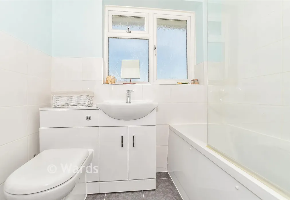 Bathroom - Bathurst Road, Staplehurst, Kent, Kent - Wards of Kent