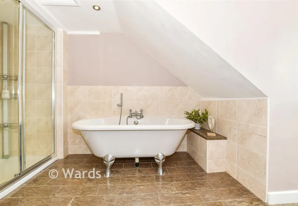 Bathroom - Hartley Road, Cranbrook, Kent - Wards of Kent