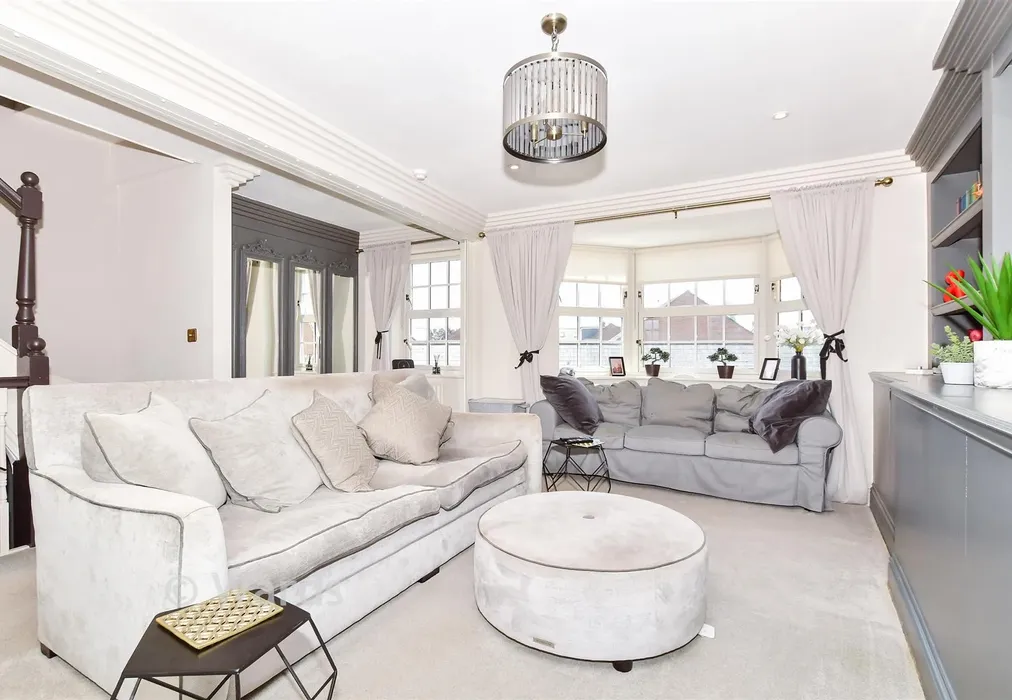 Lounge - Tower View, Kings Hill, Kent - Wards of Kent