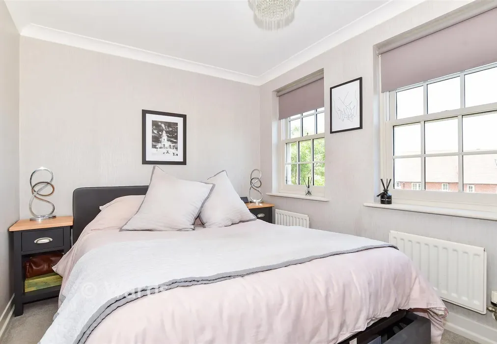 Bedroom 1 - Tower View, Kings Hill, Kent - Wards of Kent