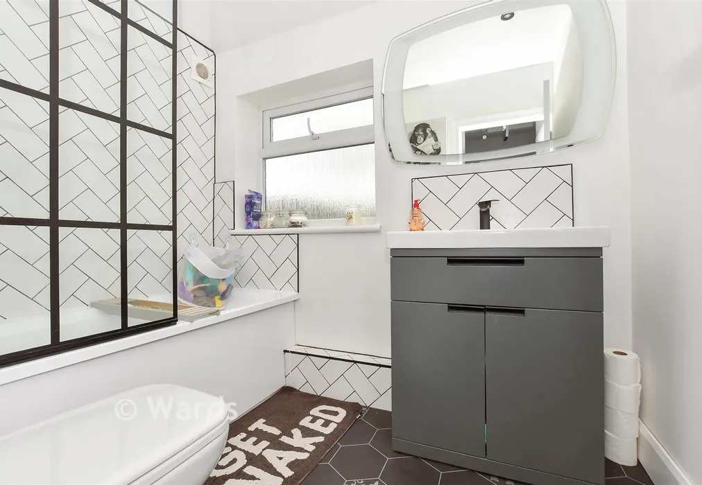 Bathroom - Celtic Road, Deal, Kent - Wards of Kent