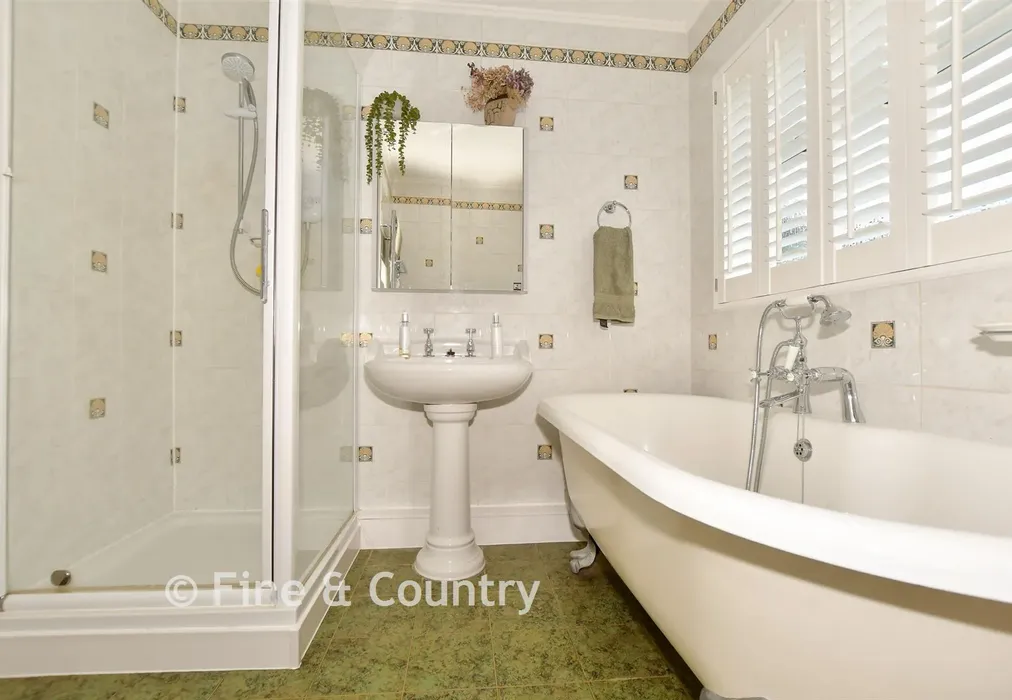 Bathroom - Lighthouse Road, St. Margaret's Bay, Kent - Wards of Kent