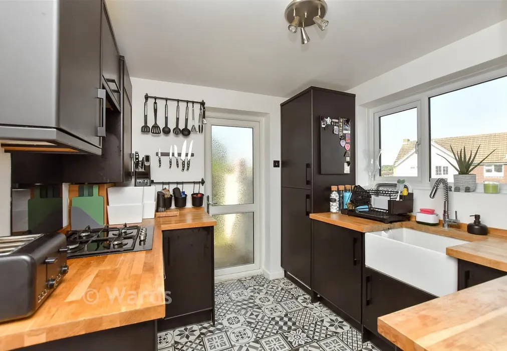 Kitchen - Walnut Close, Chatham, Kent - Wards of Kent