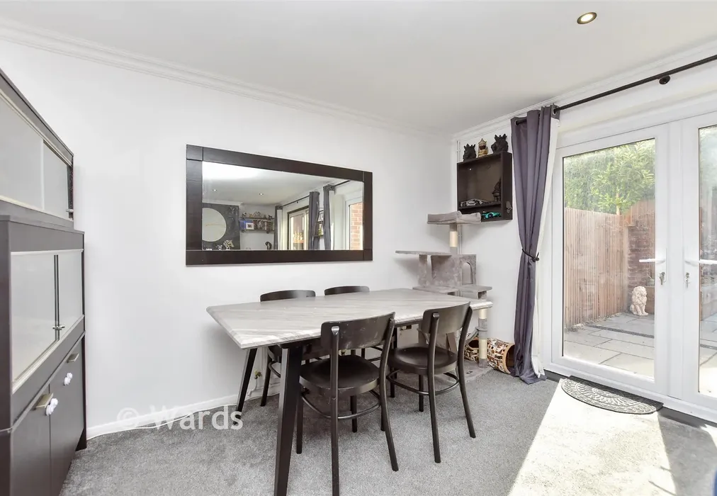 Lounge/Diner - Walnut Close, Chatham, Kent - Wards of Kent