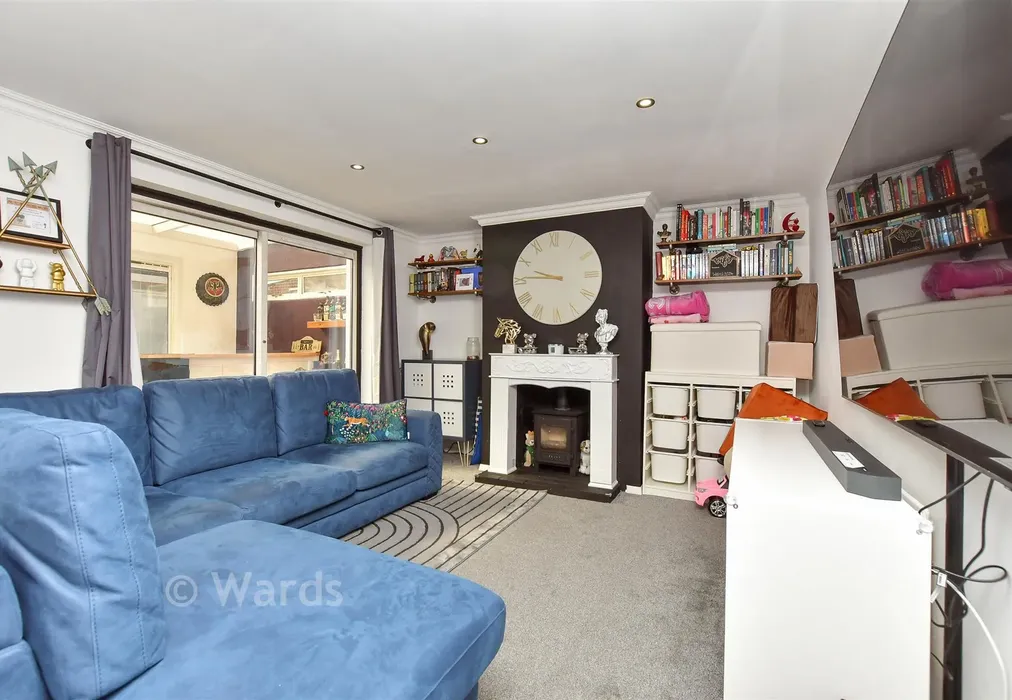 Lounge/Diner - Walnut Close, Chatham, Kent - Wards of Kent