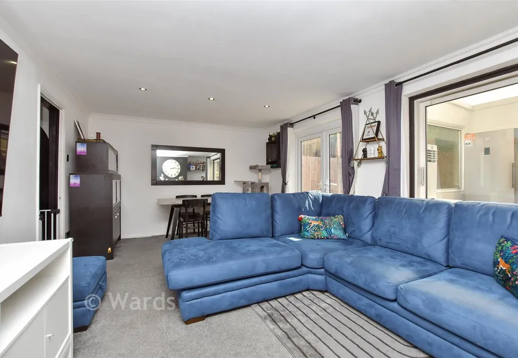 Lounge/Diner - Walnut Close, Chatham, Kent - Wards of Kent