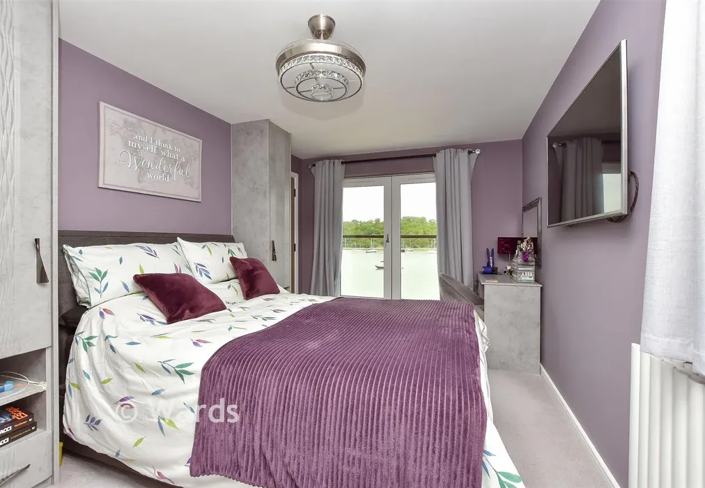 Bedroom 1 - Little Victory Mount, Chatham, Kent - Wards of Kent
