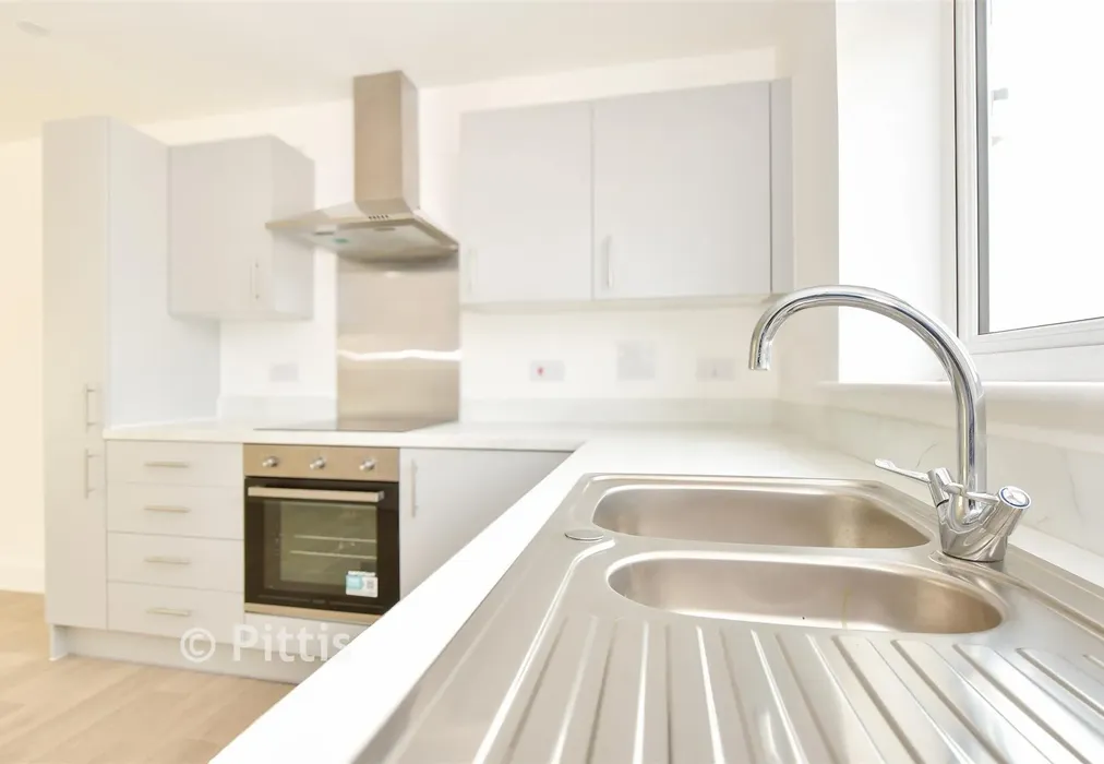 Kitchen - Evergreen Way, Camp Hill, Isle of Wight - Wards of Kent