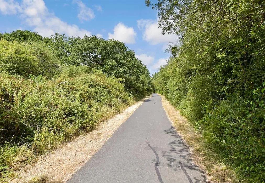 Local 7 - Evergreen Way, Camp Hill, Isle of Wight - Wards of Kent