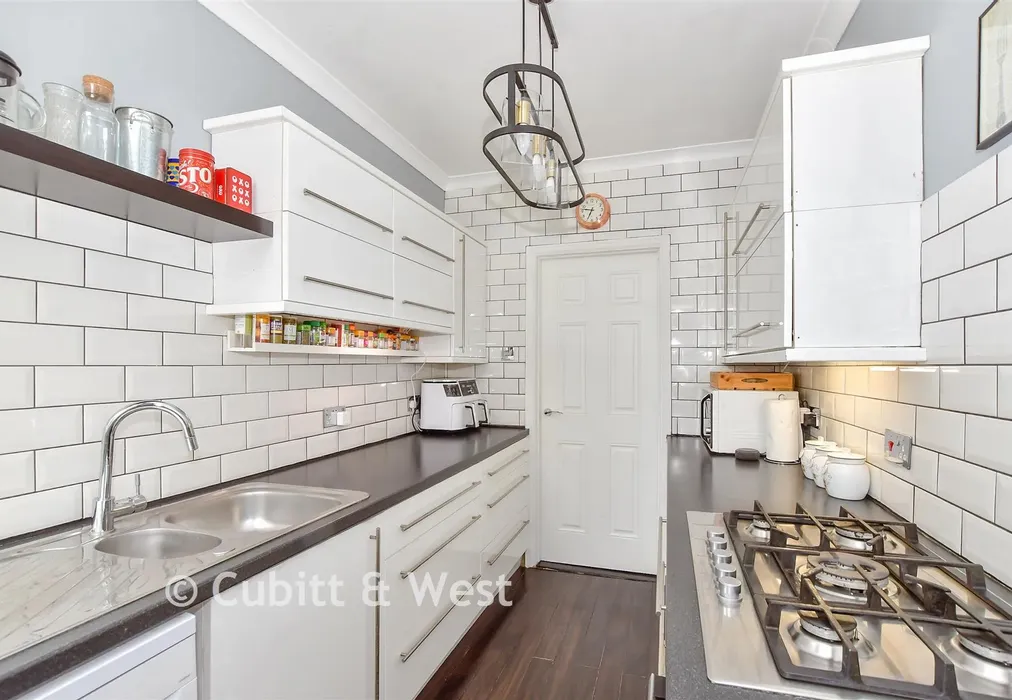 Kitchen - Stubbington Avenue, Portsmouth, Hampshire - Wards of Kent