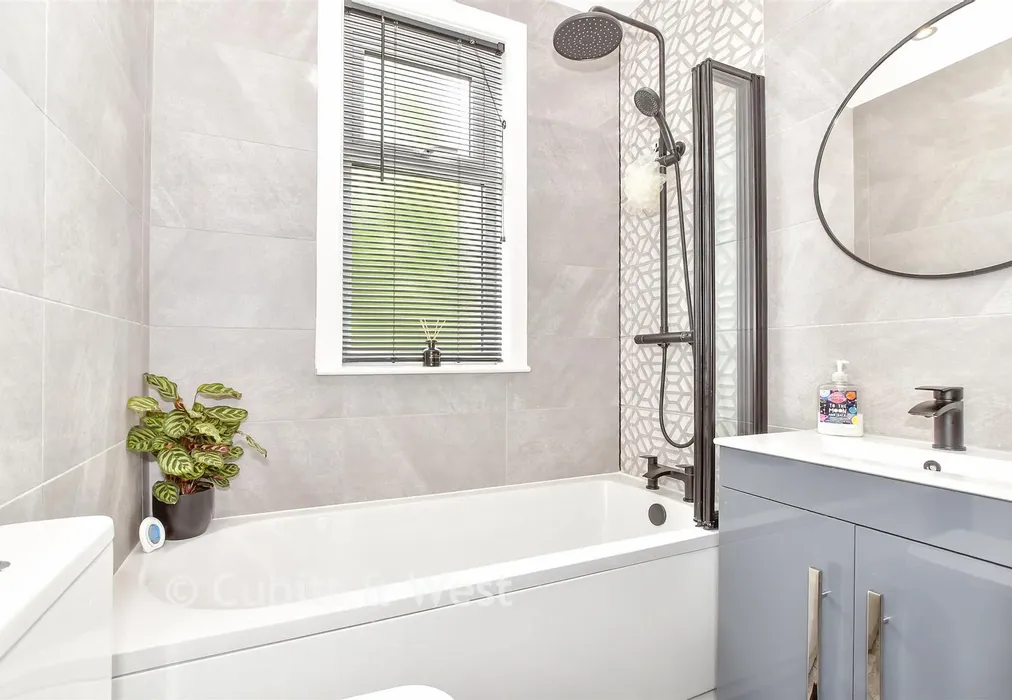 Bathroom - Stubbington Avenue, Portsmouth, Hampshire - Wards of Kent