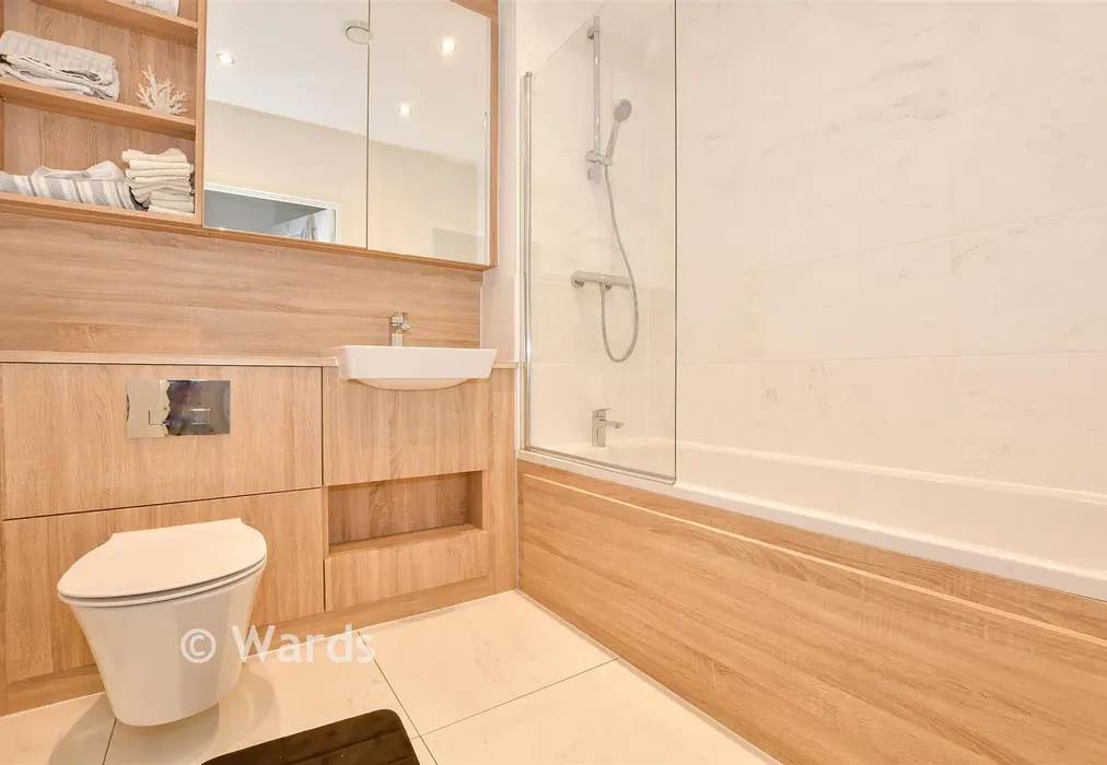 Bathroom - Mill Lane, Maidstone, Kent - Wards of Kent