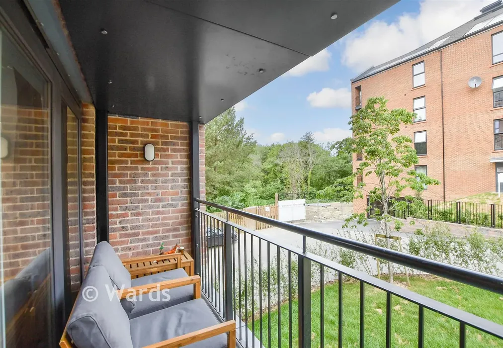 Balcony / Terrace - Mill Lane, Maidstone, Kent - Wards of Kent