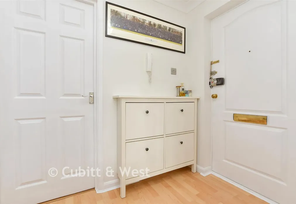 Entrance Hall - Devonshire Road, Sutton, Surrey - Wards of Kent