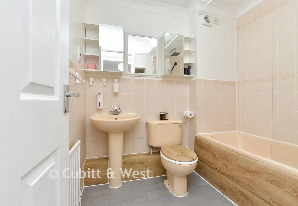 Bathroom - Devonshire Road, Sutton, Surrey - Wards of Kent