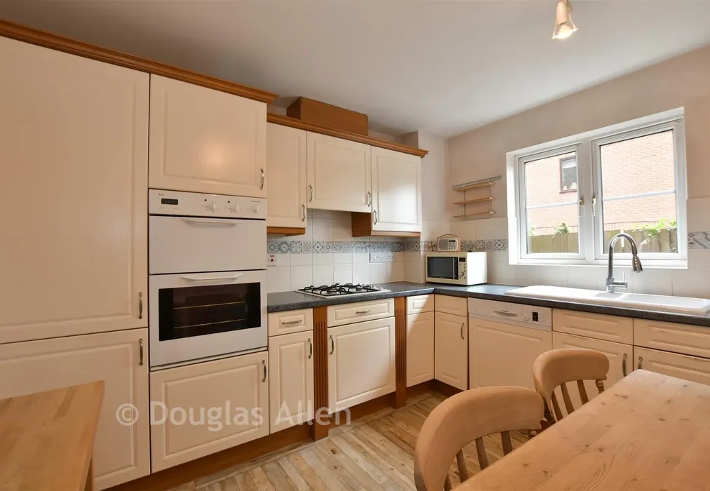 Kitchen/Dining Room - Forest View, Chingford - Wards of Kent