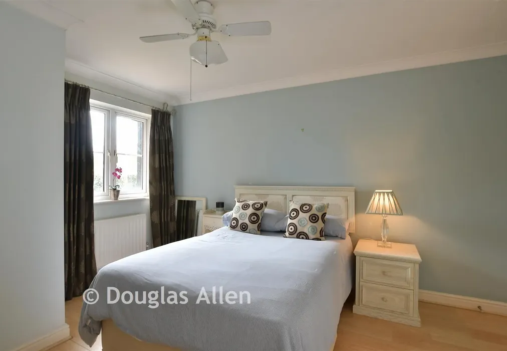 Bedroom 1 - Forest View, Chingford - Wards of Kent