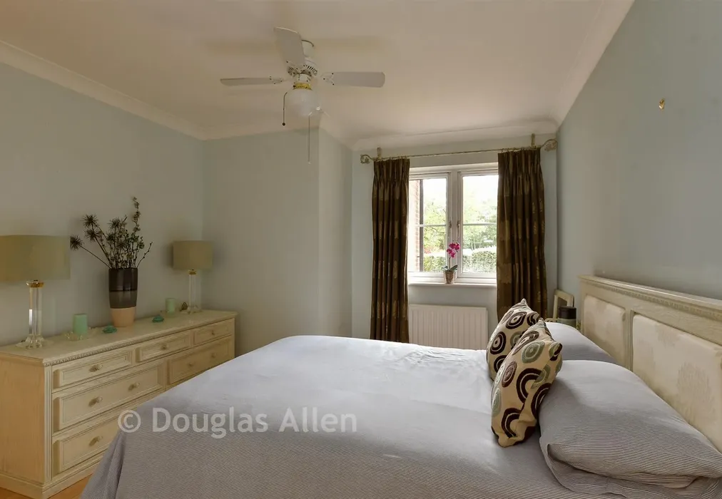 Bedroom 1 - Forest View, Chingford - Wards of Kent