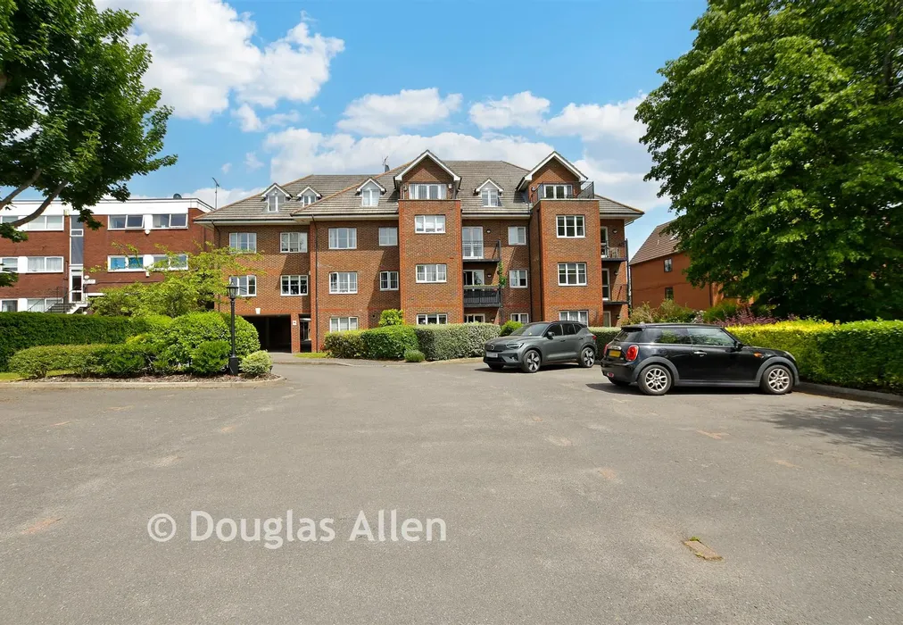 Driveway/Parking - Forest View, Chingford - Wards of Kent