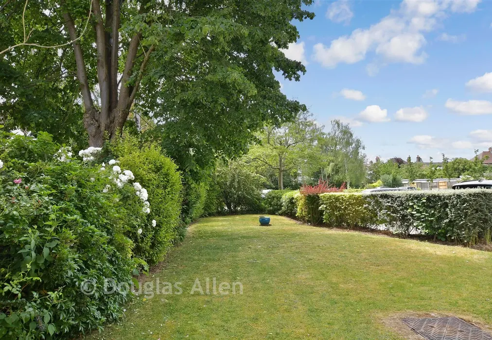 Communal Gardens - Forest View, Chingford - Wards of Kent