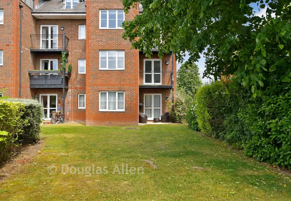 Communal Gardens - Forest View, Chingford - Wards of Kent