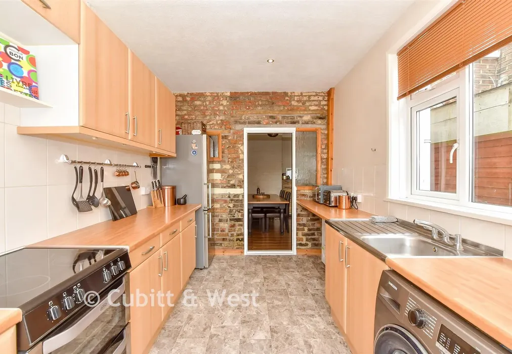 Kitchen - Jervis Road, Portsmouth, Hampshire - Wards of Kent