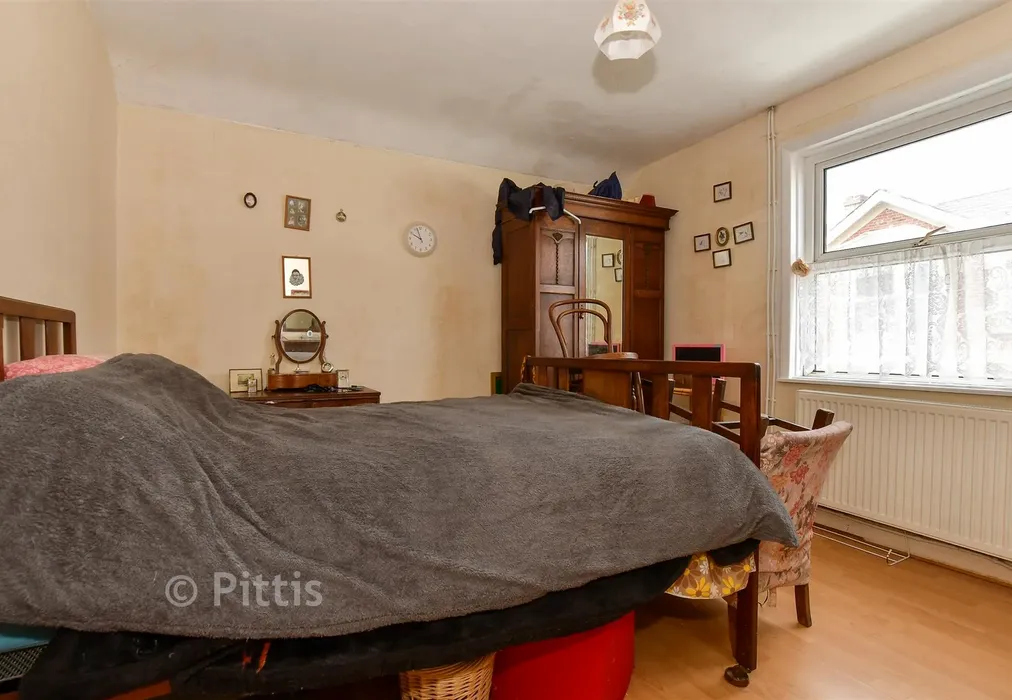 Bedroom 1 - Wilkes Road, Sandown, Isle of Wight - Wards of Kent