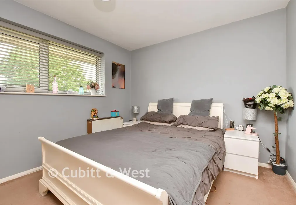 Bedroom 1 - Proctor Gardens, Great Bookham, Surrey - Wards of Kent