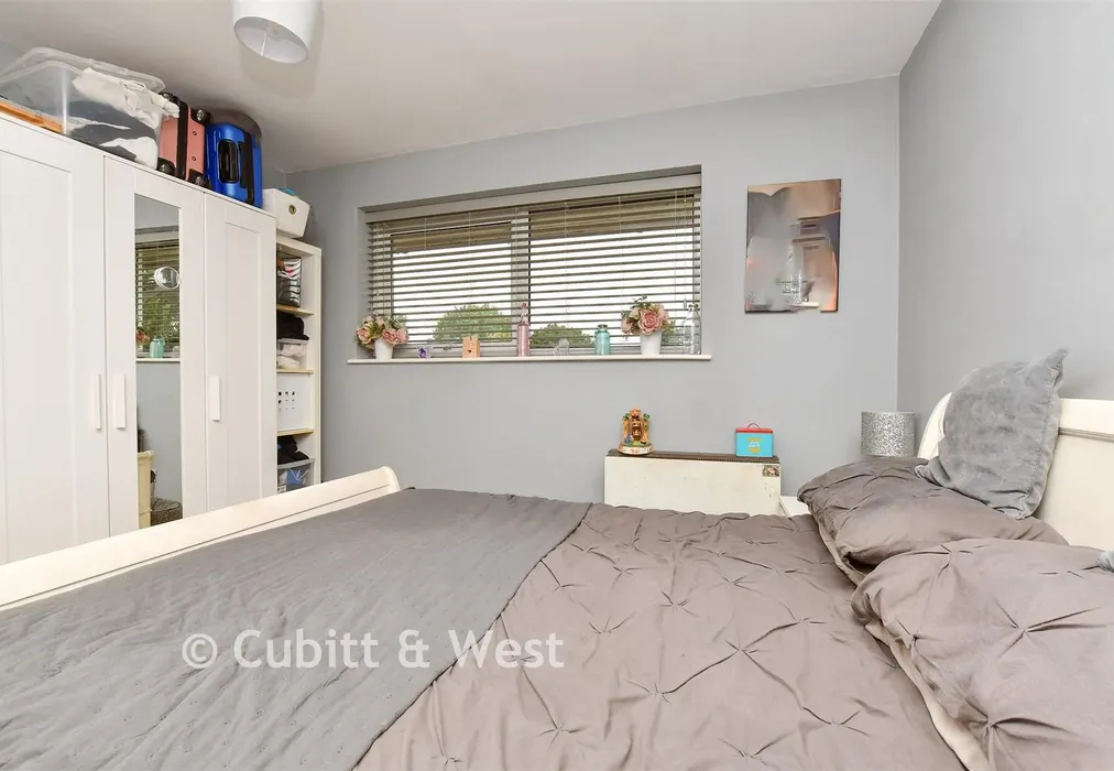 Bedroom 1 - Proctor Gardens, Great Bookham, Surrey - Wards of Kent