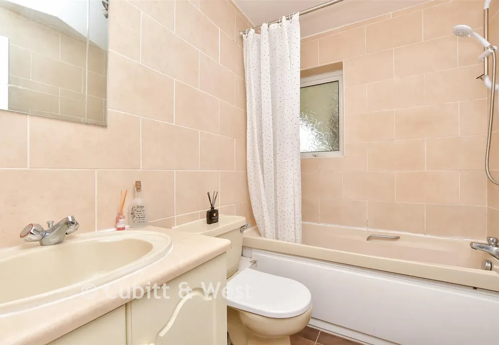 Bathroom - Proctor Gardens, Great Bookham, Surrey - Wards of Kent