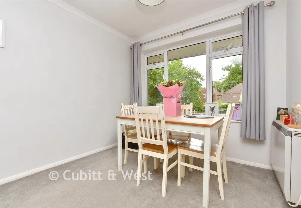 Lounge - Proctor Gardens, Great Bookham, Surrey - Wards of Kent