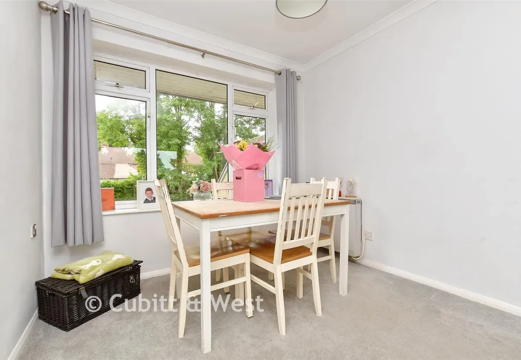 Lounge - Proctor Gardens, Great Bookham, Surrey - Wards of Kent