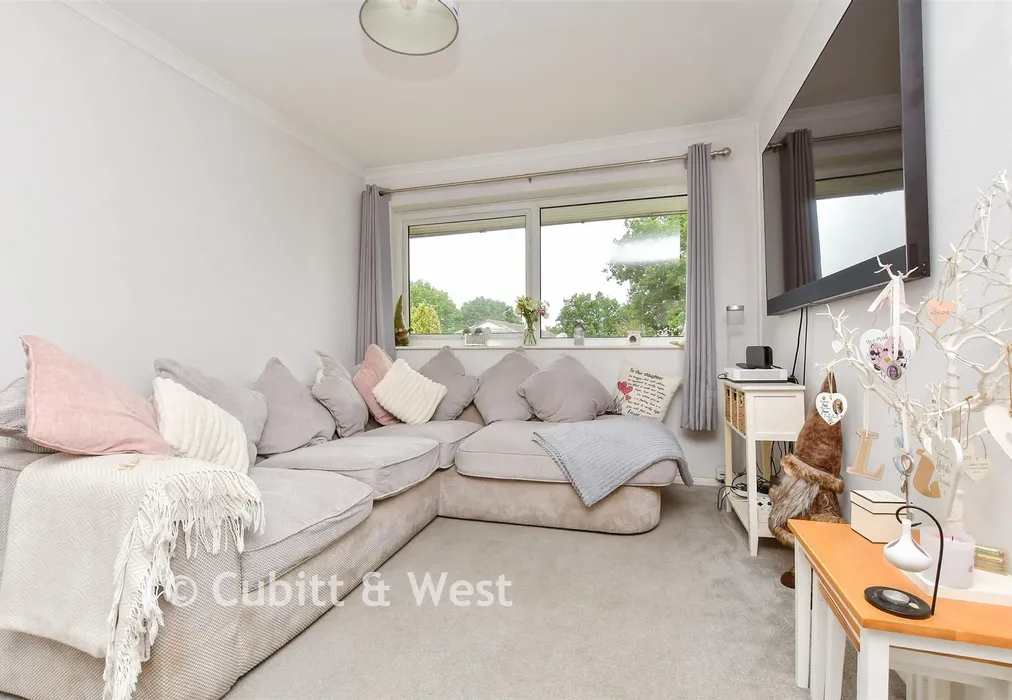 Lounge - Proctor Gardens, Great Bookham, Surrey - Wards of Kent