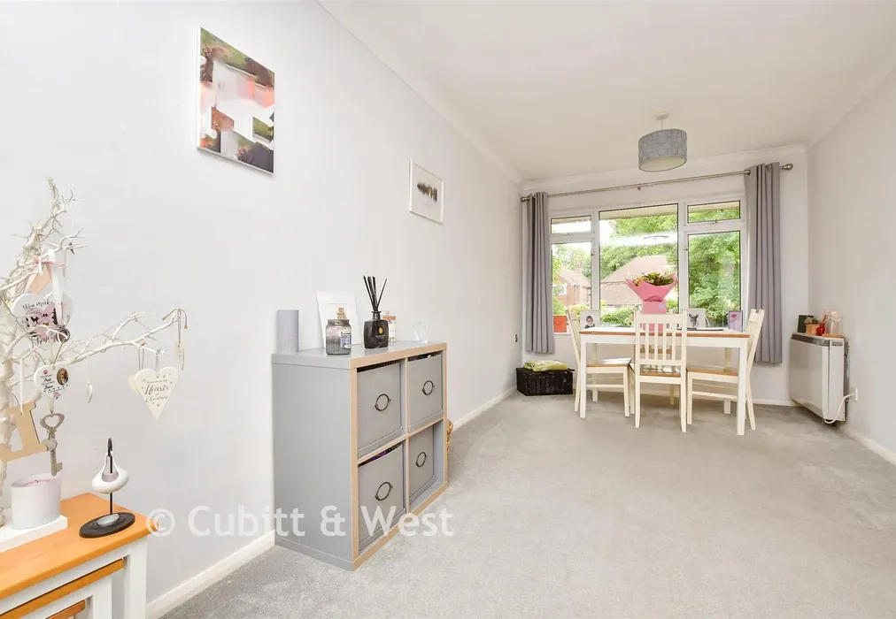 Lounge - Proctor Gardens, Great Bookham, Surrey - Wards of Kent