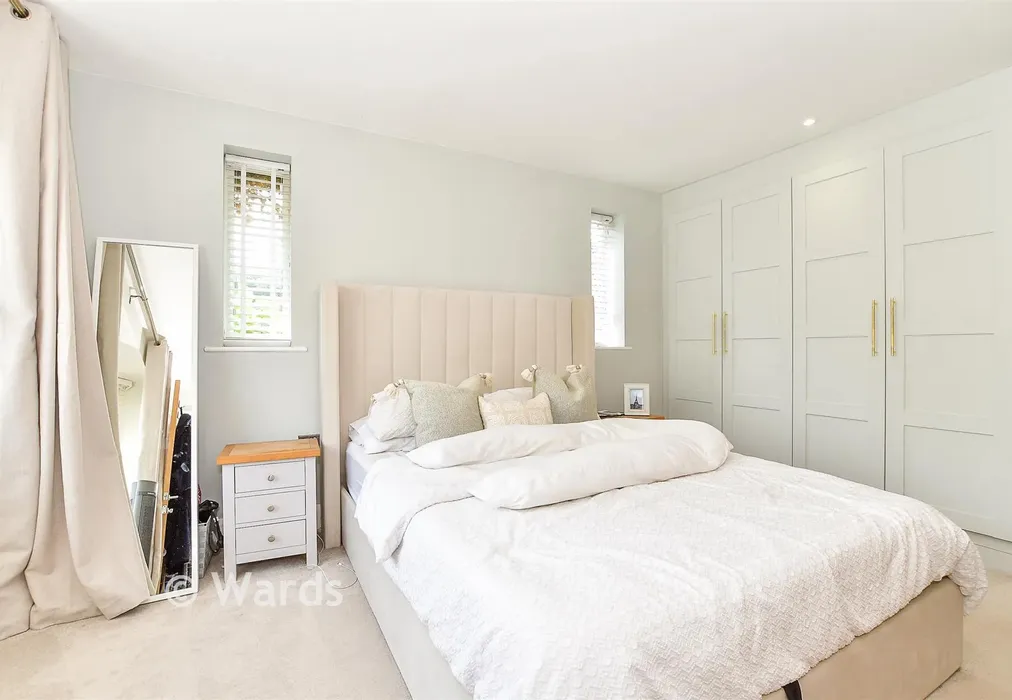 Bedroom 1 - College Avenue, Tonbridge, Kent - Wards of Kent