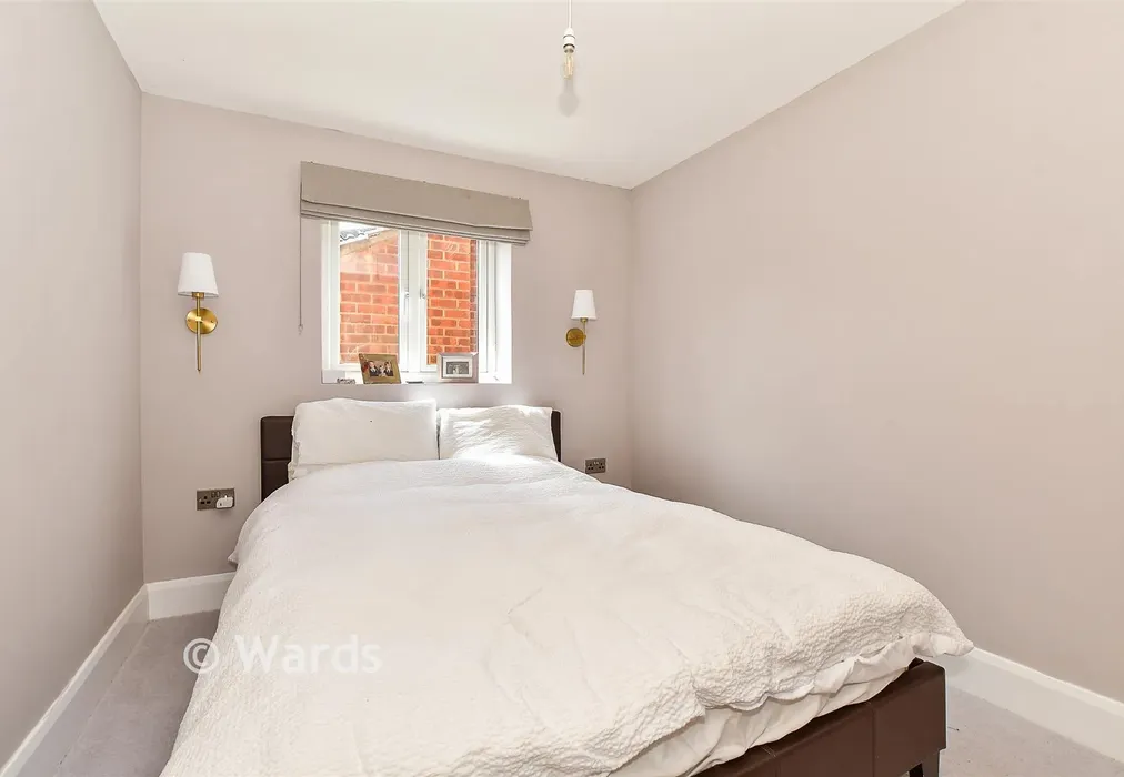 Bedroom 2 - College Avenue, Tonbridge, Kent - Wards of Kent