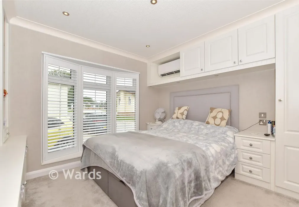 Bedroom 1 - Meadow Gardens, Biddenden, Kent - Wards of Kent