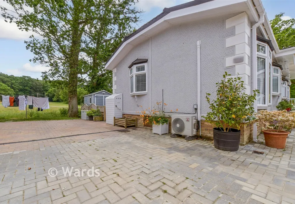Driveway/Parking - Meadow Gardens, Biddenden, Kent - Wards of Kent