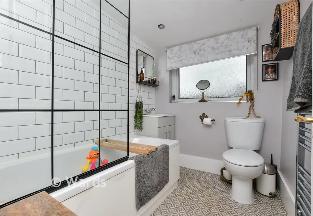 Lounge - High Street, Garlinge, Kent - Wards of Kent