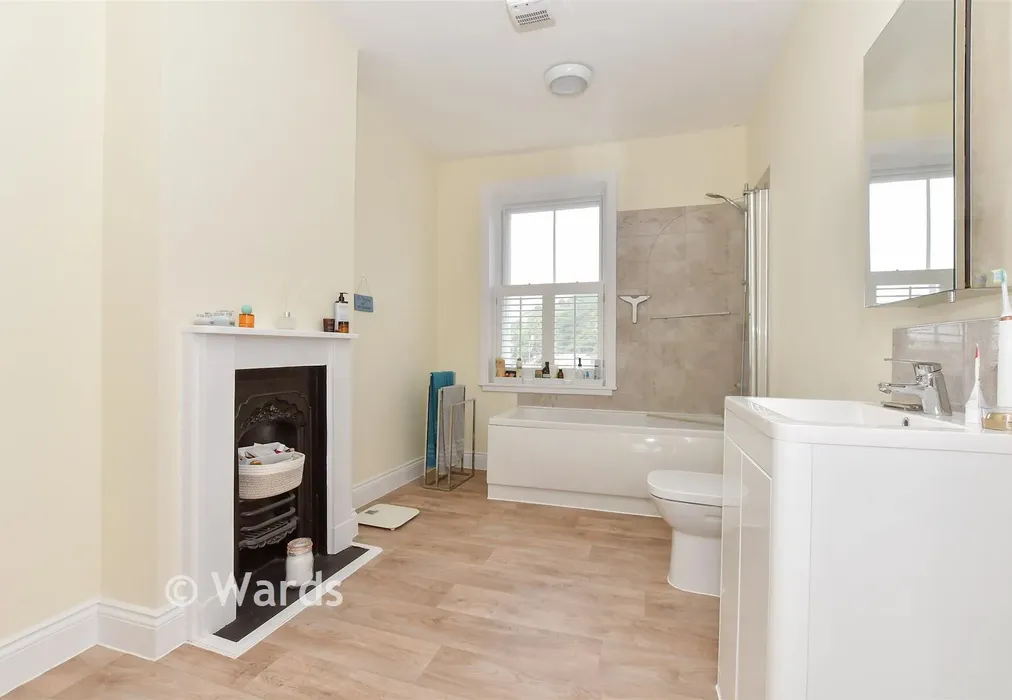Bathroom - Cambridge Terrace, Dover, Kent - Wards of Kent