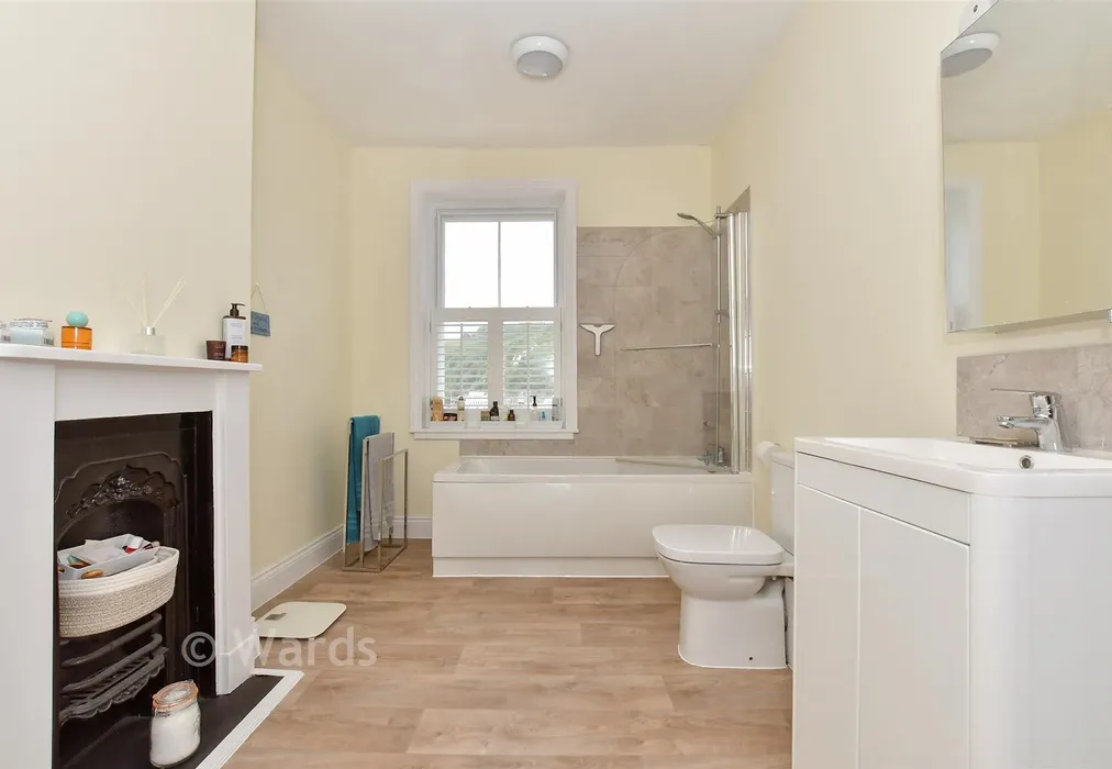 Bathroom - Cambridge Terrace, Dover, Kent - Wards of Kent