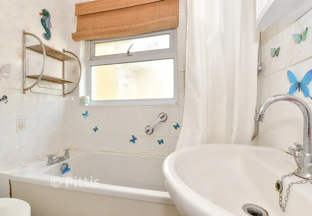 Bathroom - George Street, Sandown, Isle of Wight - Wards of Kent