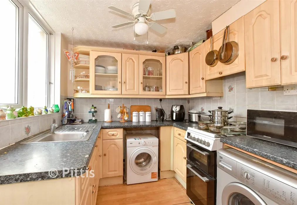 Kitchen - George Street, Sandown, Isle of Wight - Wards of Kent